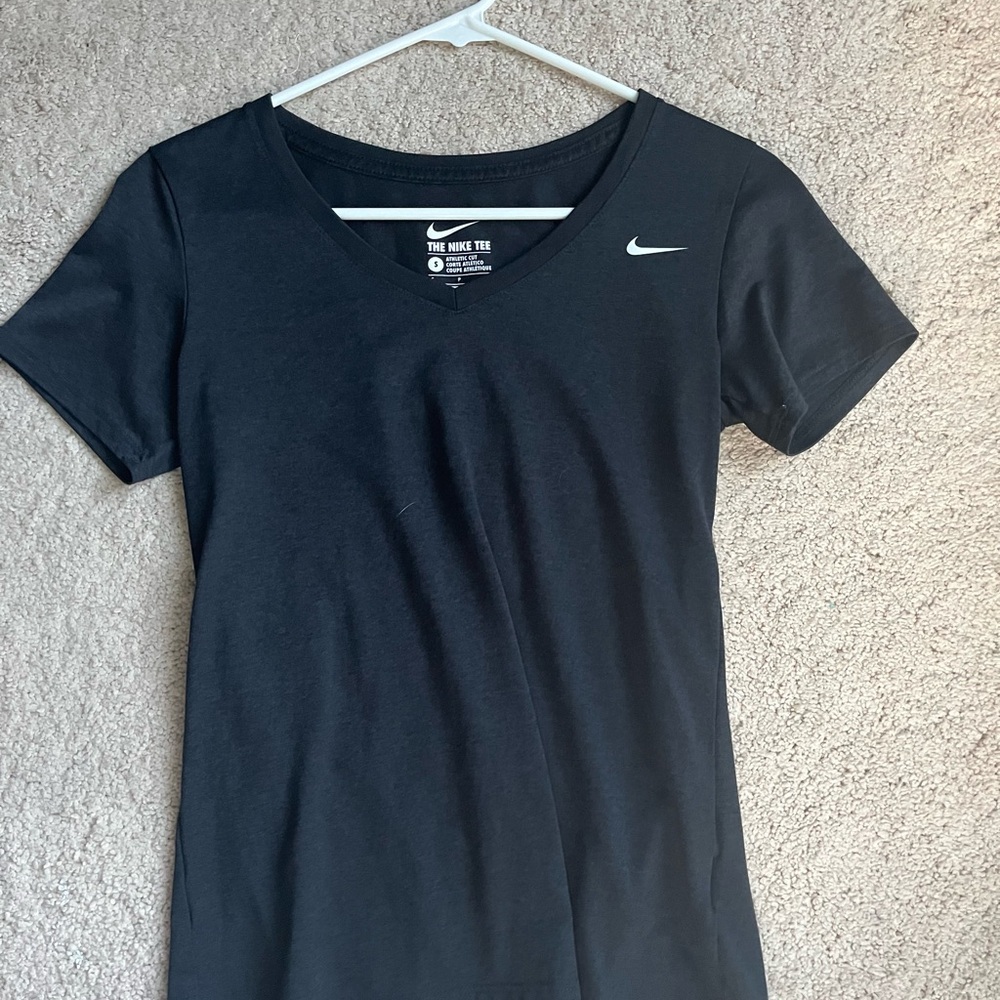 NWOT Nike Women's Black Short Sleeve Tee